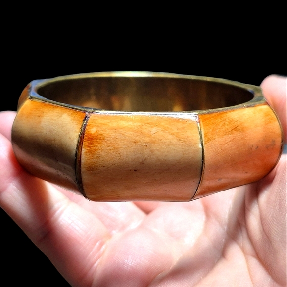 Vintage Bone and Brass bangle bracelet. Tribal Boho style bangle. - Picture 6 of 6